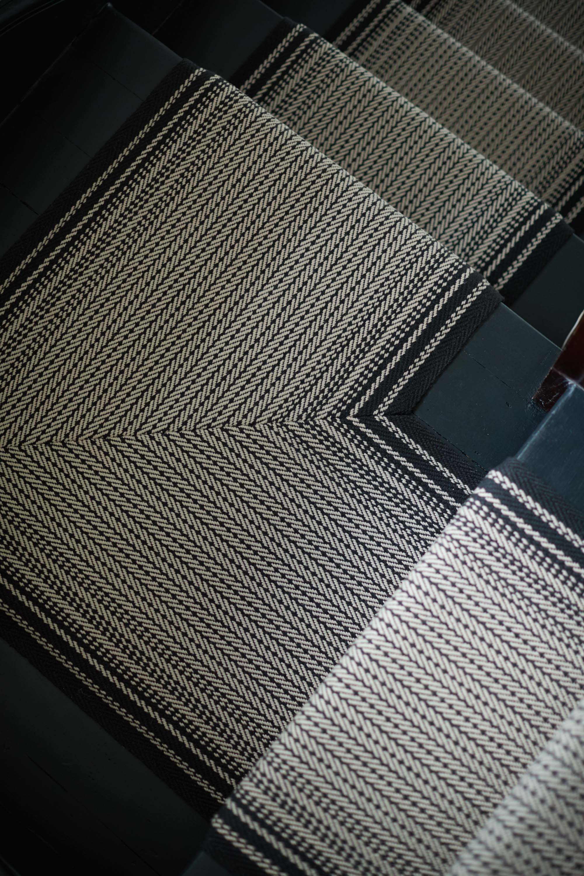 Striped flatweave runner in black and white