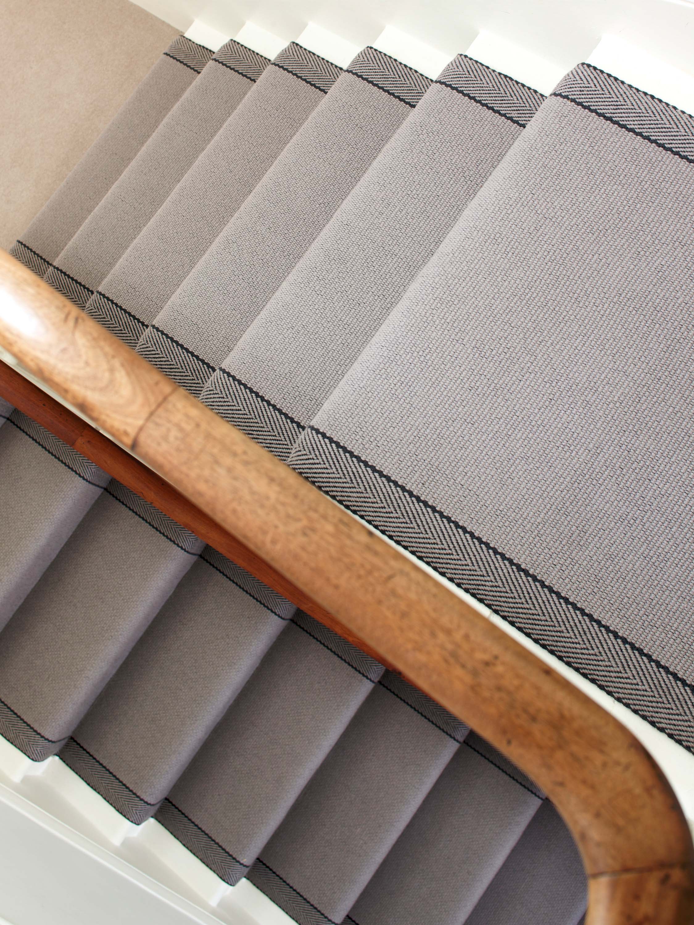 Striped flatweave runner in grey