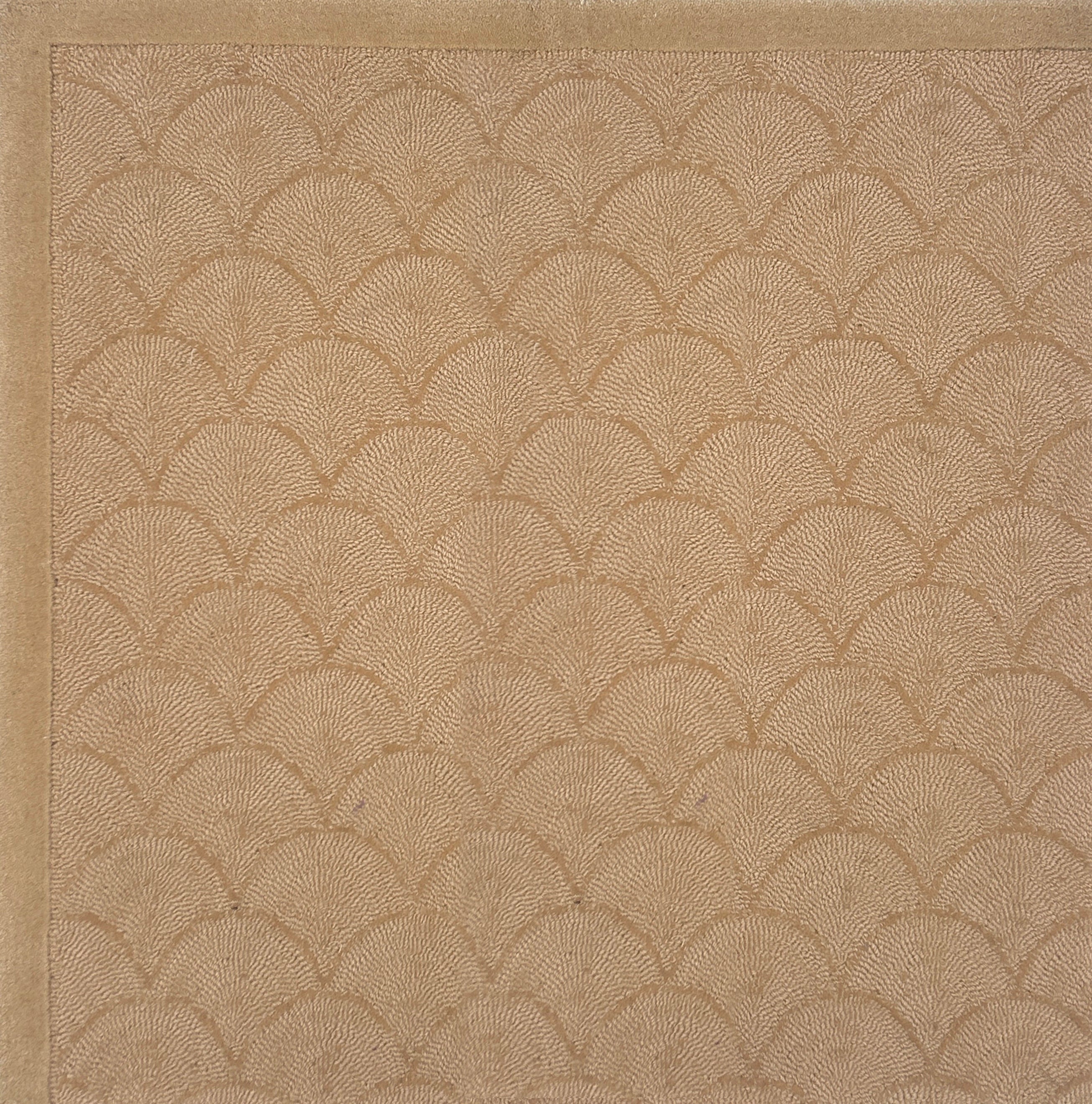 Handtufted rug in soft blush in a shell pattern