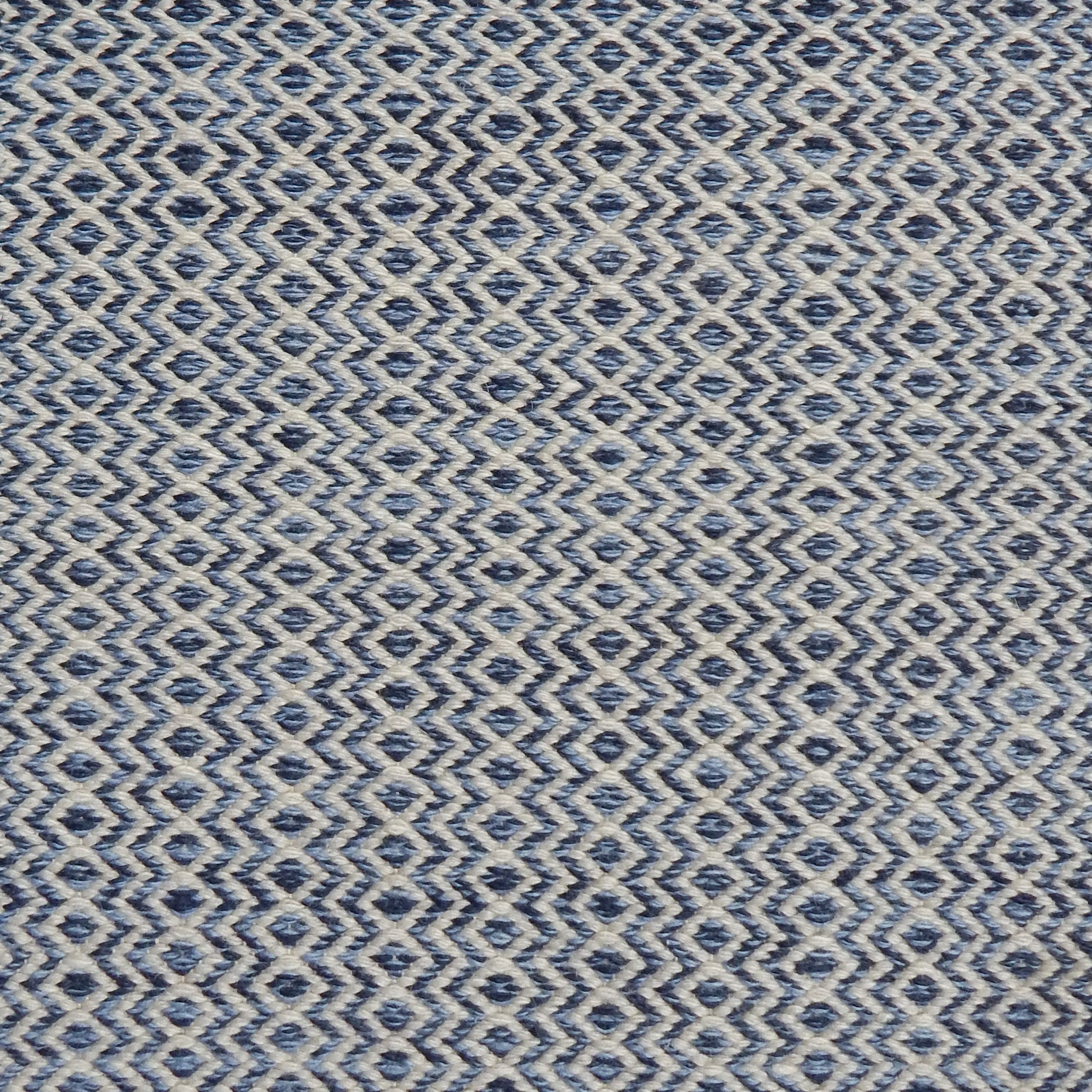 Flatweave rug with an diamond stripe pattern in cream and heather blue