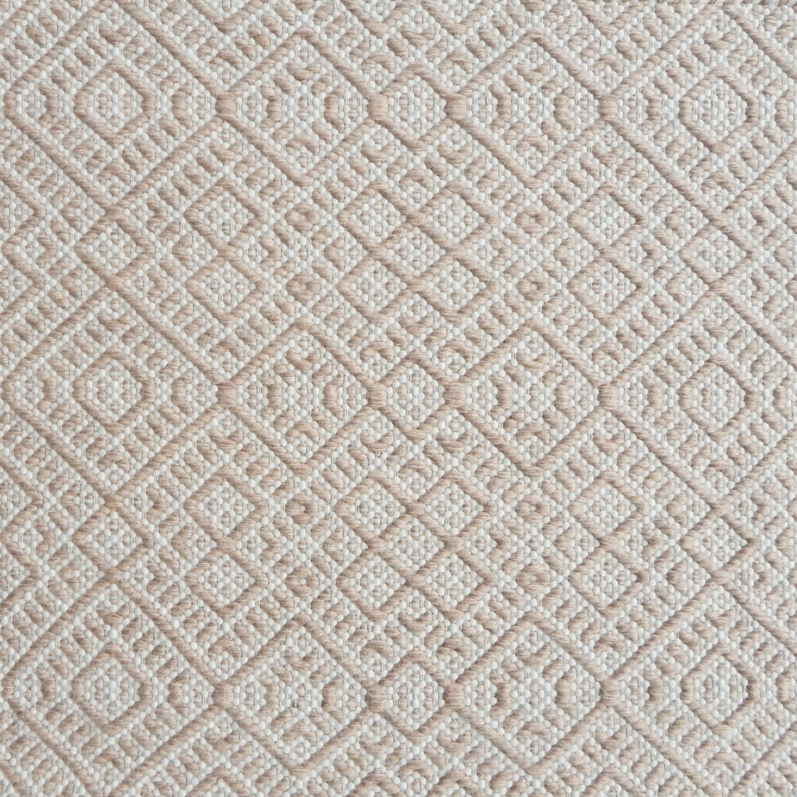 Flatweave rug with an intricate diamond pattern in white and beige. 