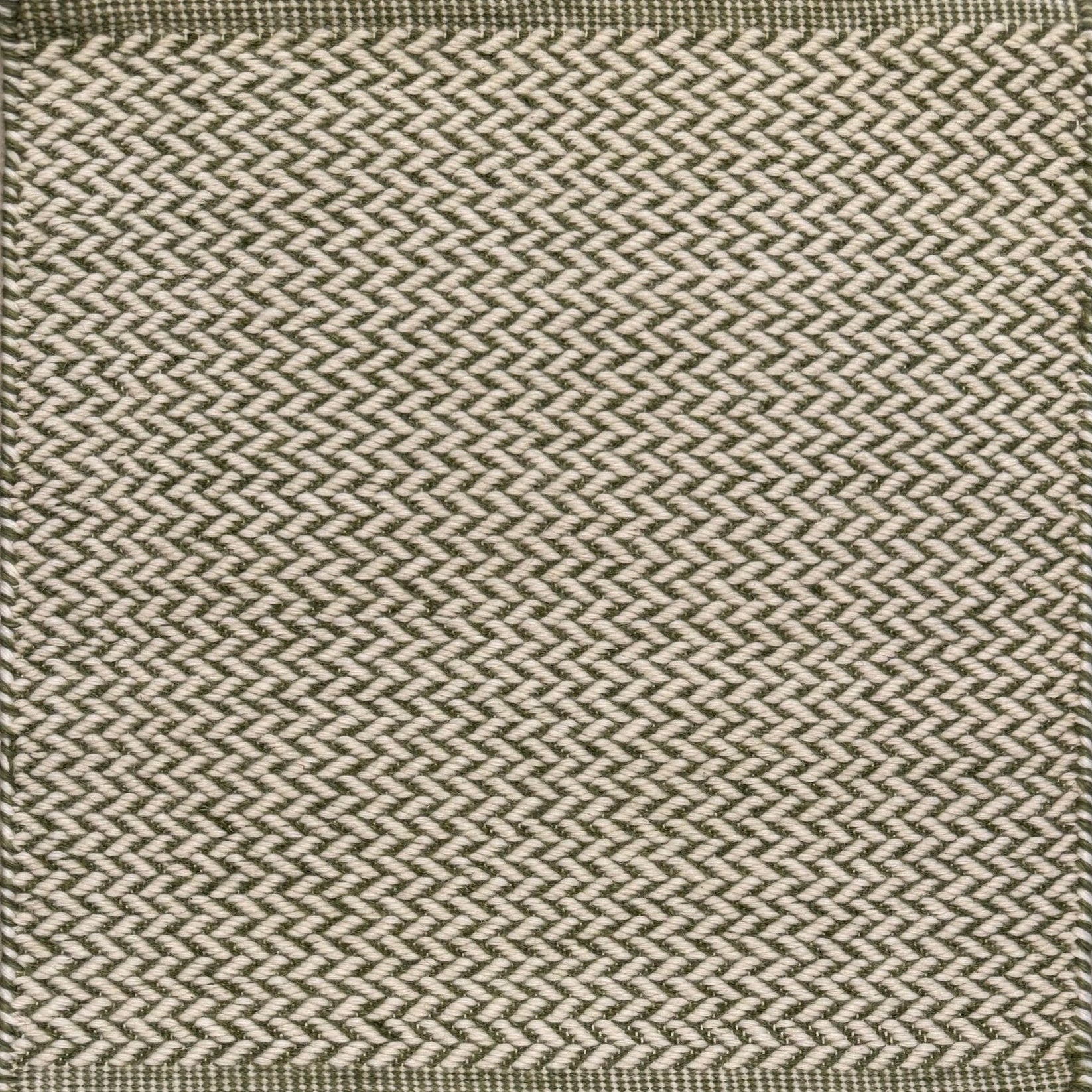 Textured rug with a herringbone pattern in white and green