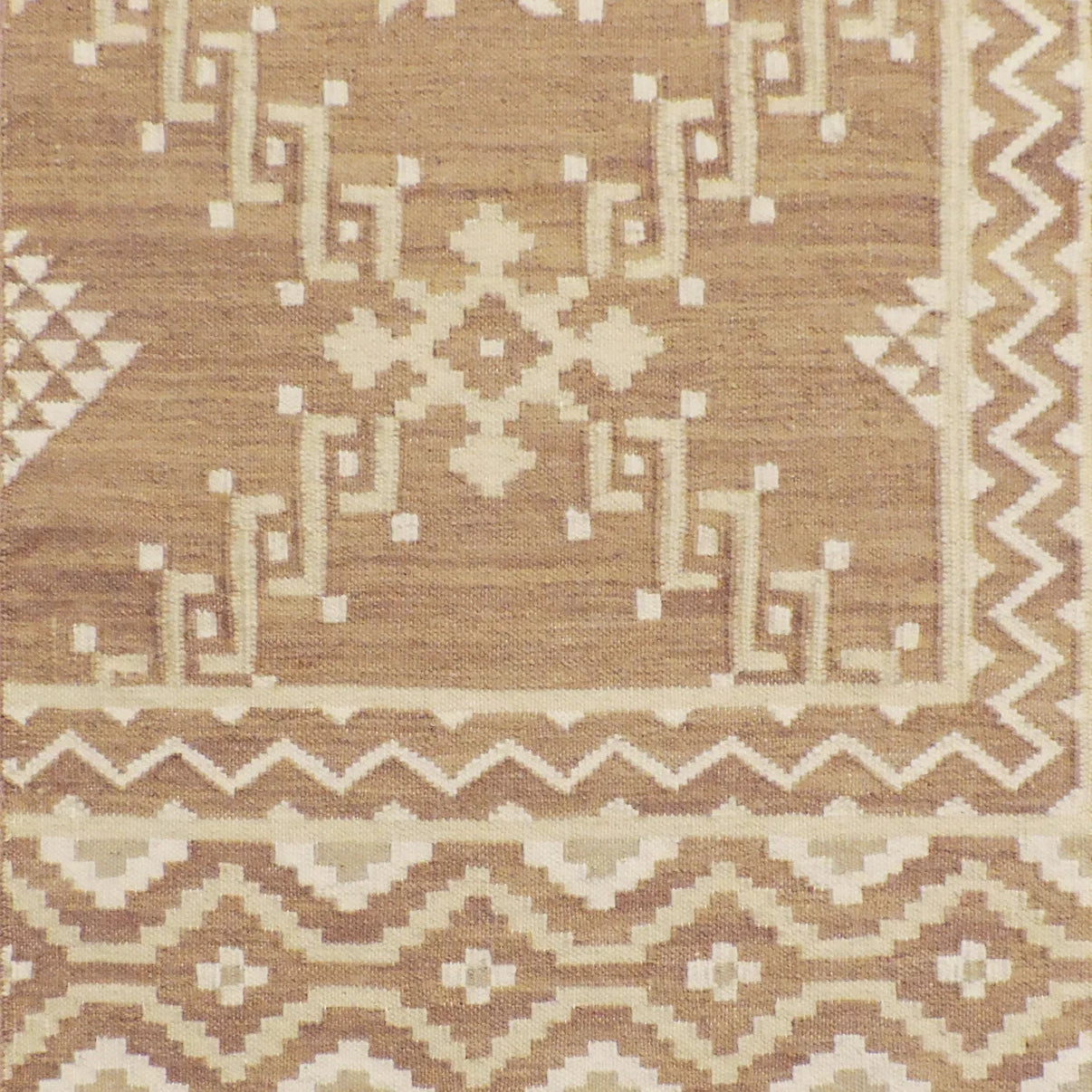 Patterned rug with geometric design in brown and beige tones