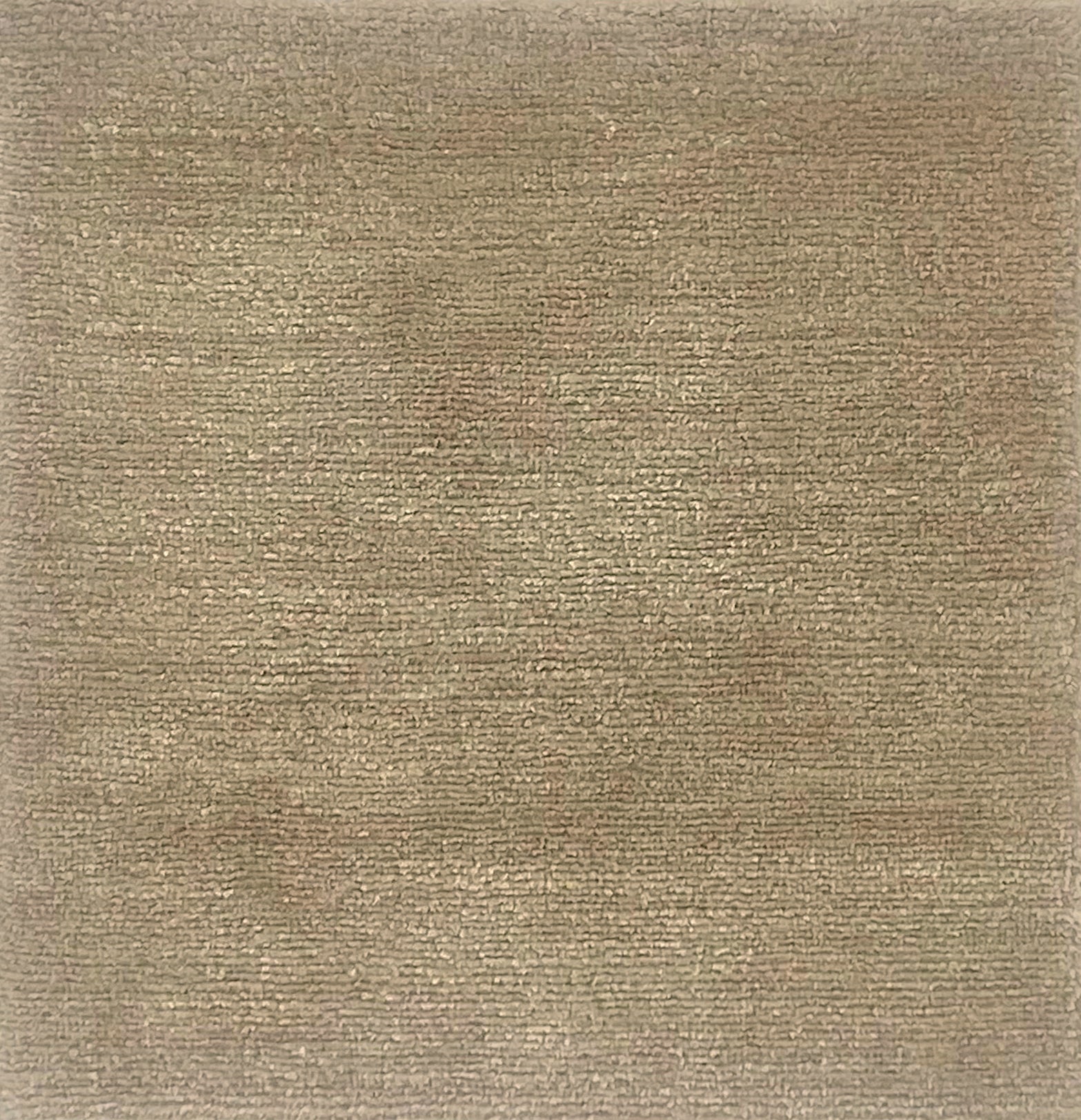 Handknotted rug in pashmina and silk in ecru.