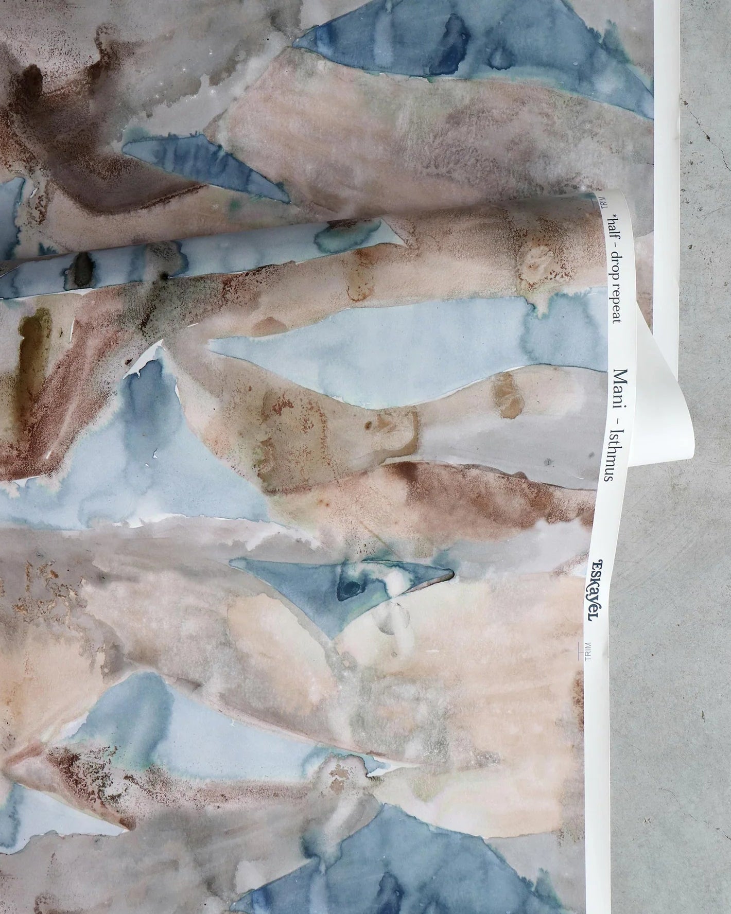 Wallpaper in a watercolor design in brown and grey gently draped on itself. 